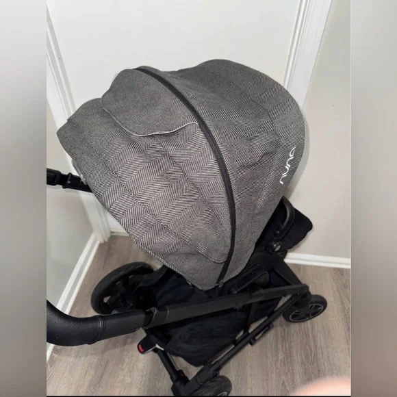 Nuna mixx Black and Gray Stroller in Excellent condition. - Picture 8 of 13